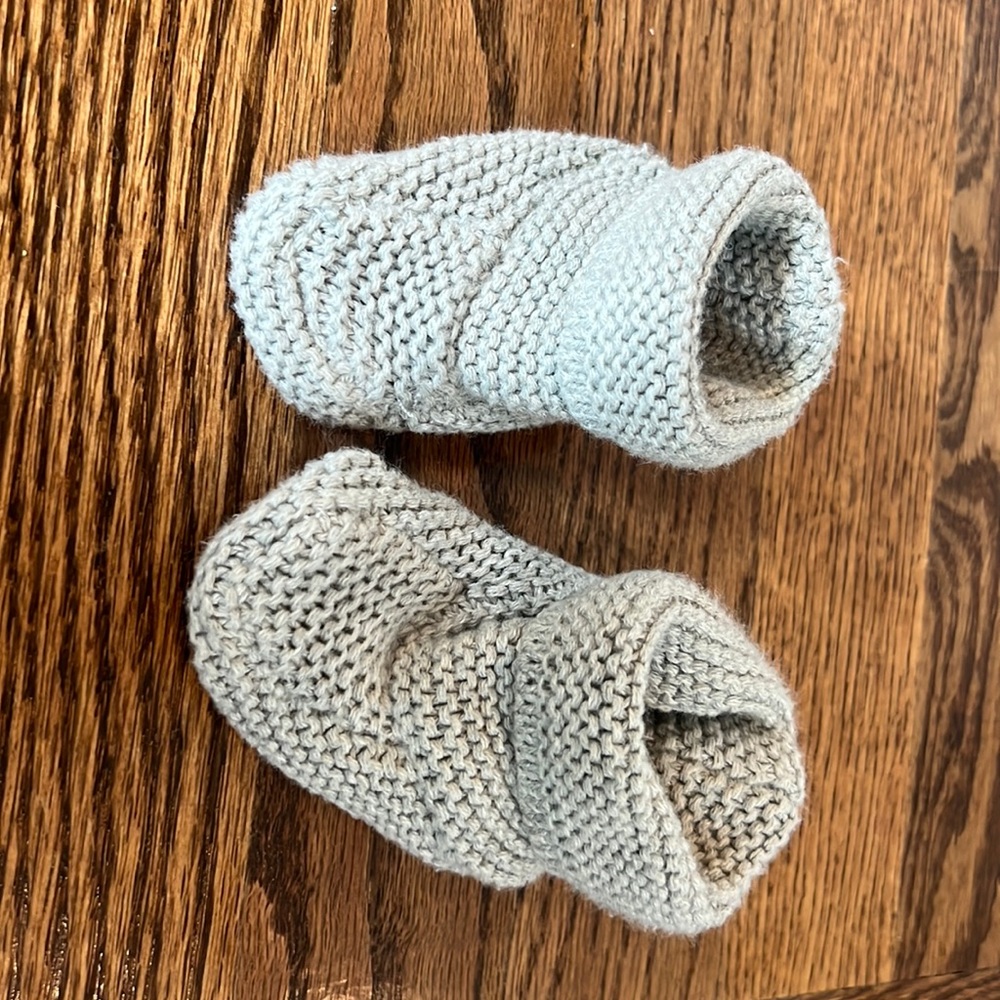Gap knit baby booties
